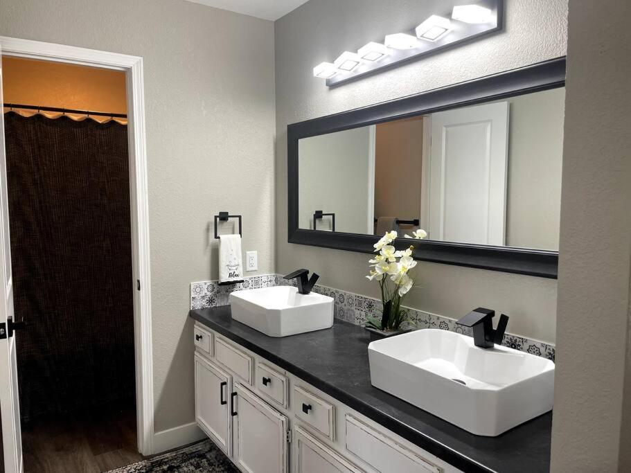 New Remodeled Luxury Condo By The Lake, No Stairs! Branson Exteriör bild