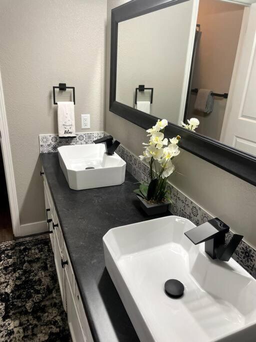New Remodeled Luxury Condo By The Lake, No Stairs! Branson Exteriör bild