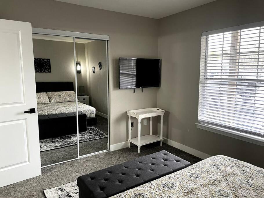 New Remodeled Luxury Condo By The Lake, No Stairs! Branson Exteriör bild